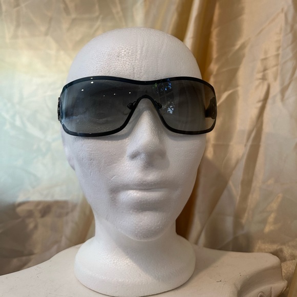 Chanel 4164 Shield CC Y2K Camellia Sunglasses in Black and Silver Hue - Picture 10 of 15
